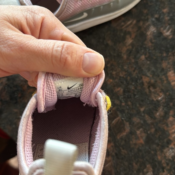 Nike Air Max Axis Kids Shoes - Picture 10 of 11